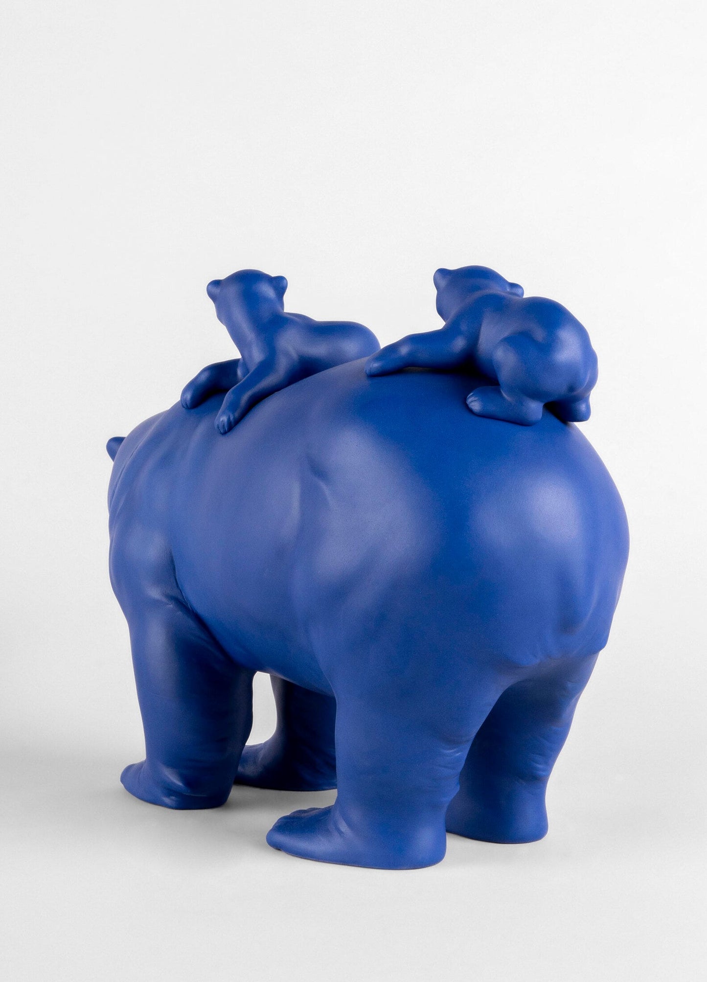 01009565 | Escultura Mamá osa y sus bebés (azul-dorado). Serie Limitada