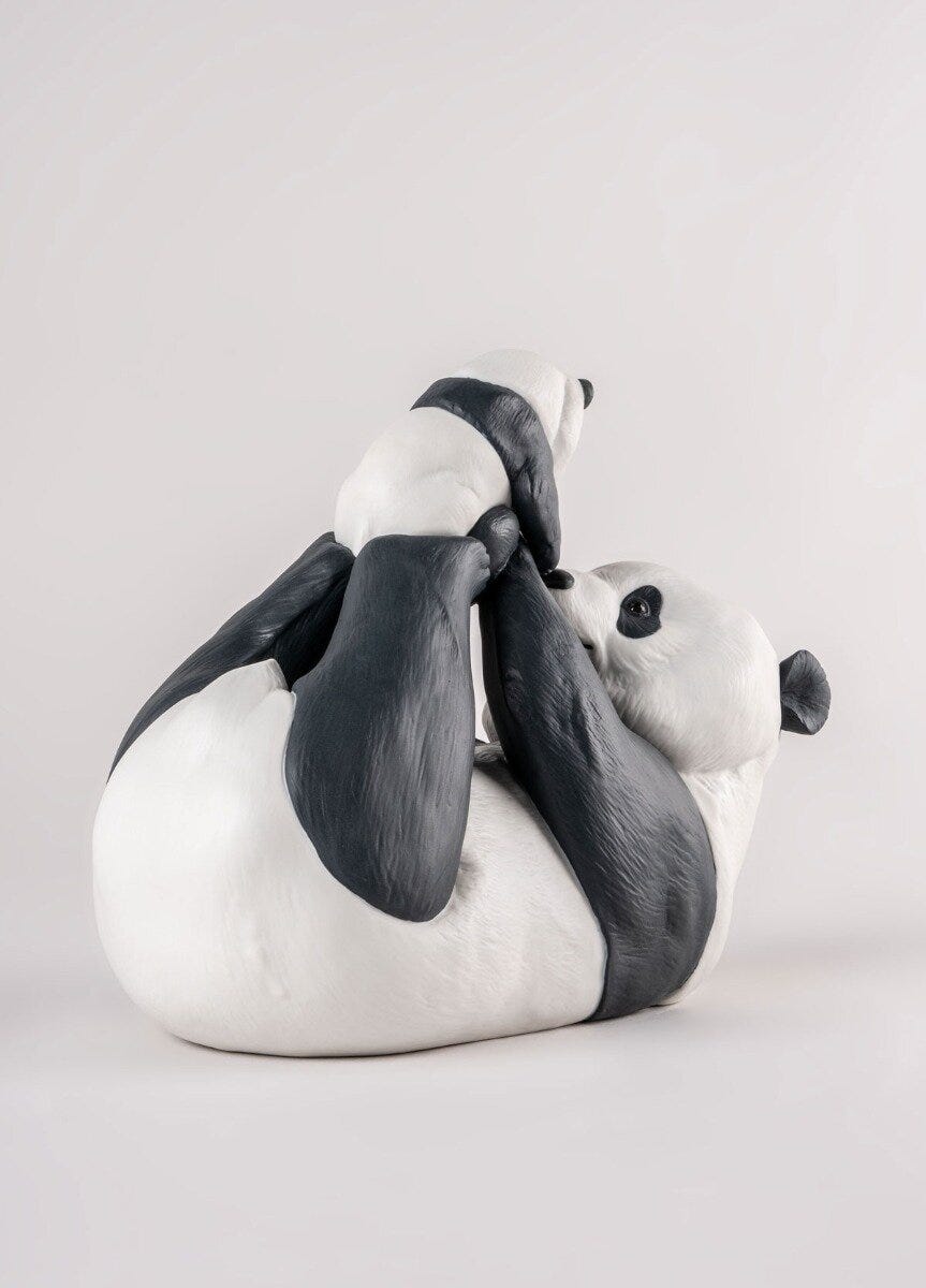 01009685 | Escultura Mamá panda