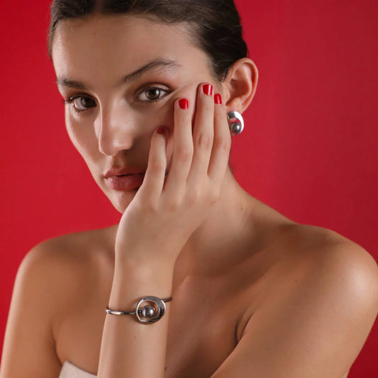 Brazalete Perla Gris Petra en acero