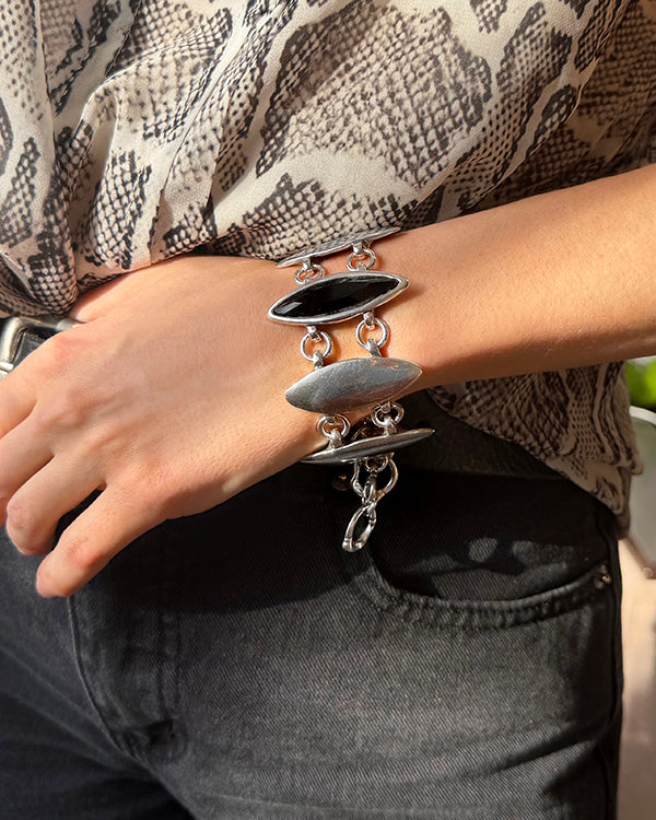 Brazalete Ciclon con presencia elegante