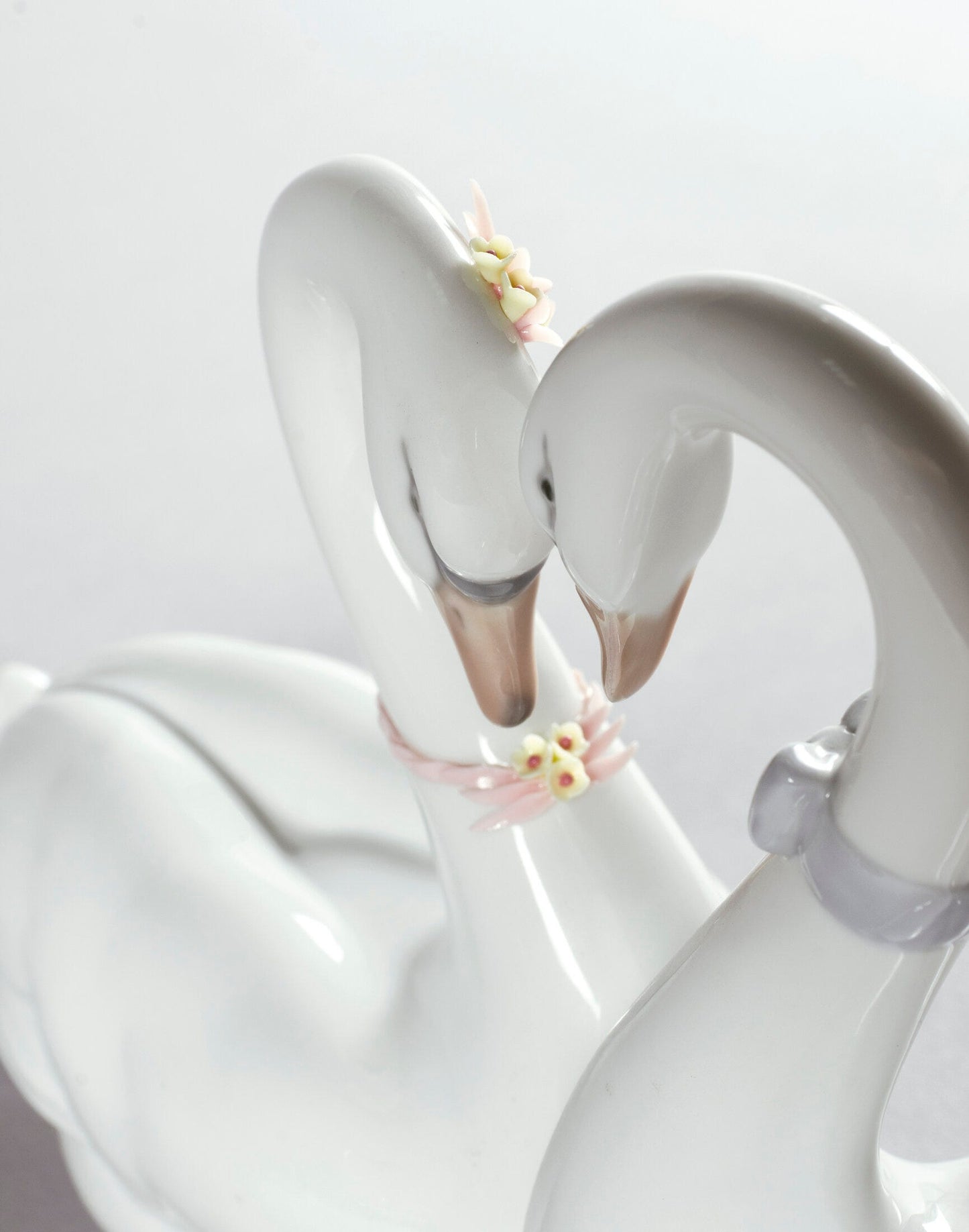 01006585 | Figura cisnes Corazón blanco