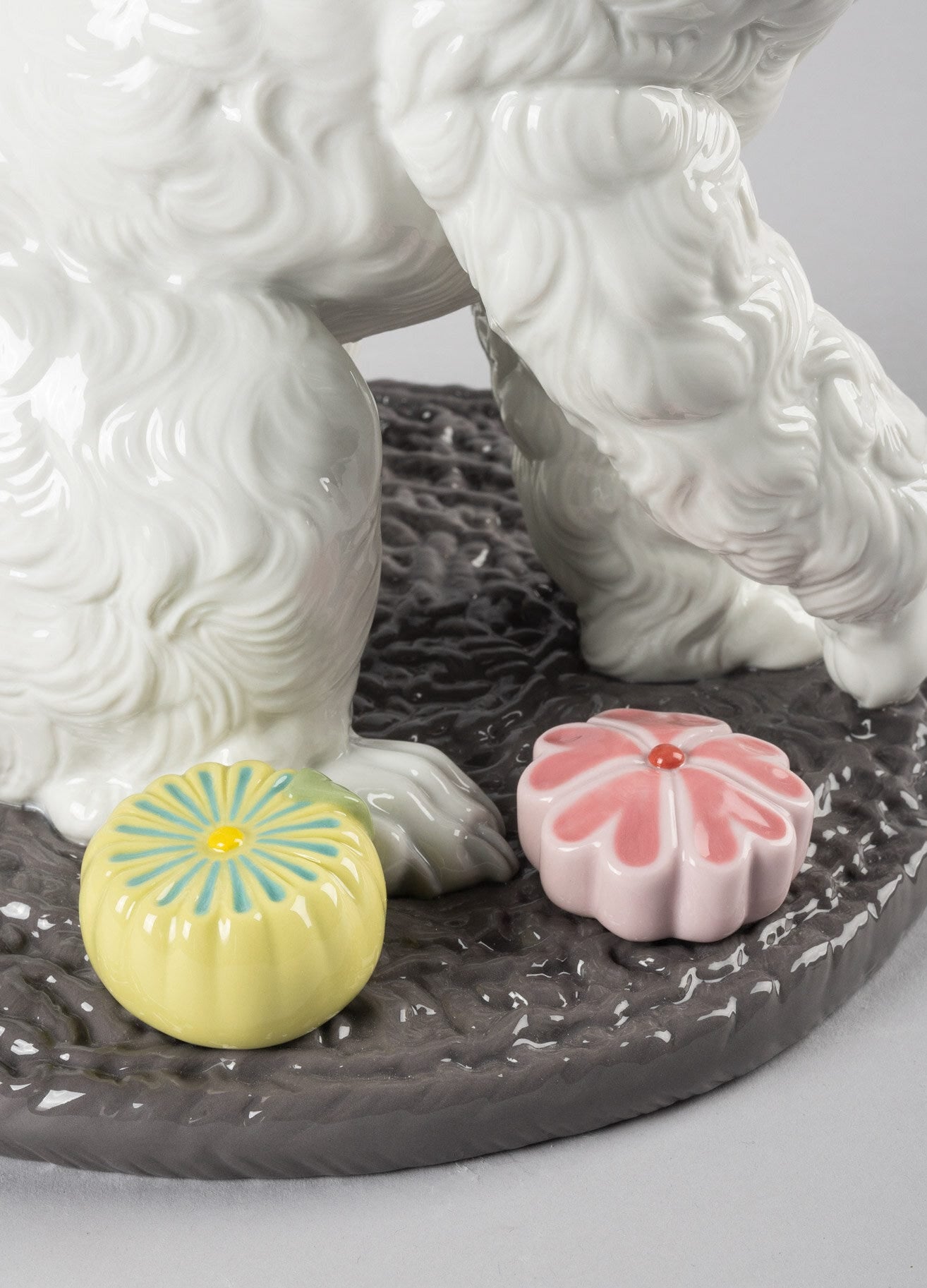 01009472 | Figura perro Caniche con mochis
