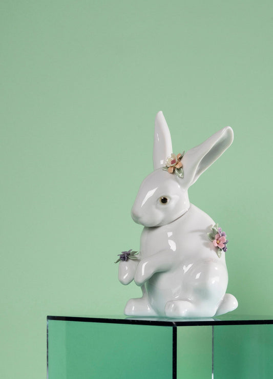 01006100 | Figura Conejito sentado con flores