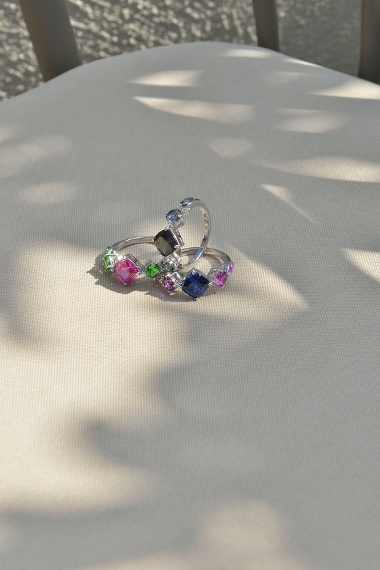 Anillo de plata con zafiro