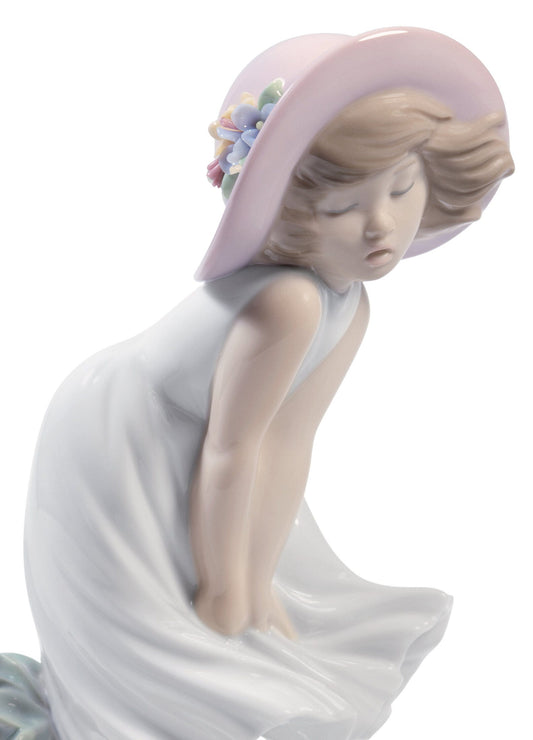 01008630 | Figura niña Pequeña Marilyn apurada