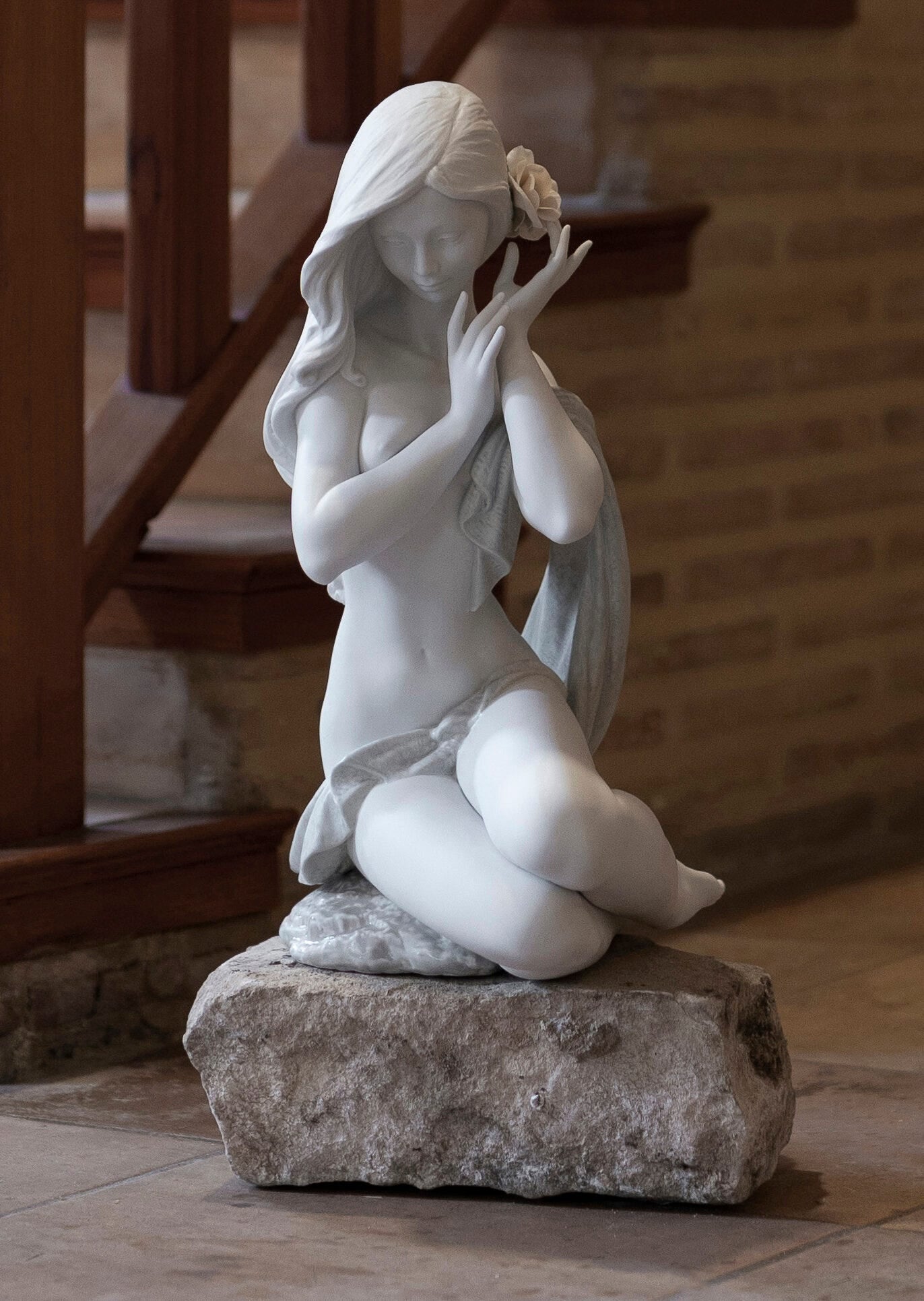 01009332 | Figura Mujer Cándida luz de luna. Blanco. Serie limitada