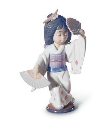 01006230 | Japonesita con abanicos
