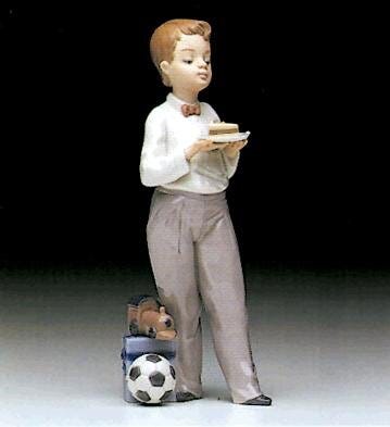 01005877 | NIÑO CON TARTA