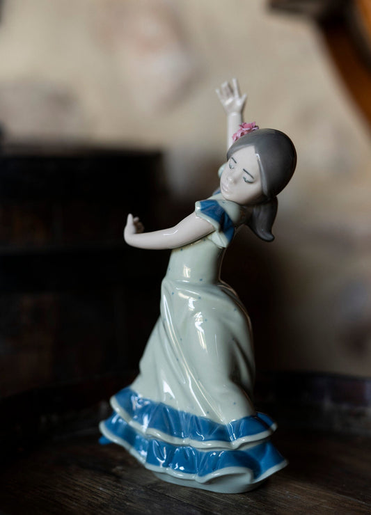 01005192 | Figura Bailaorita con los brazos arriba. Azul