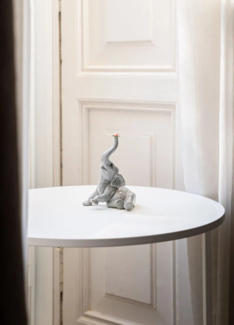 01008491 | Figura Elefante bebé con flor rosa