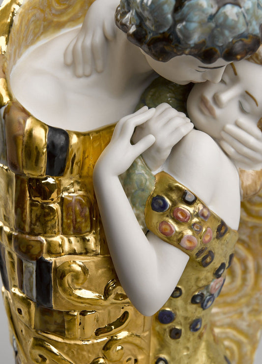 01008667 | Escultura El Beso. Lustre oro