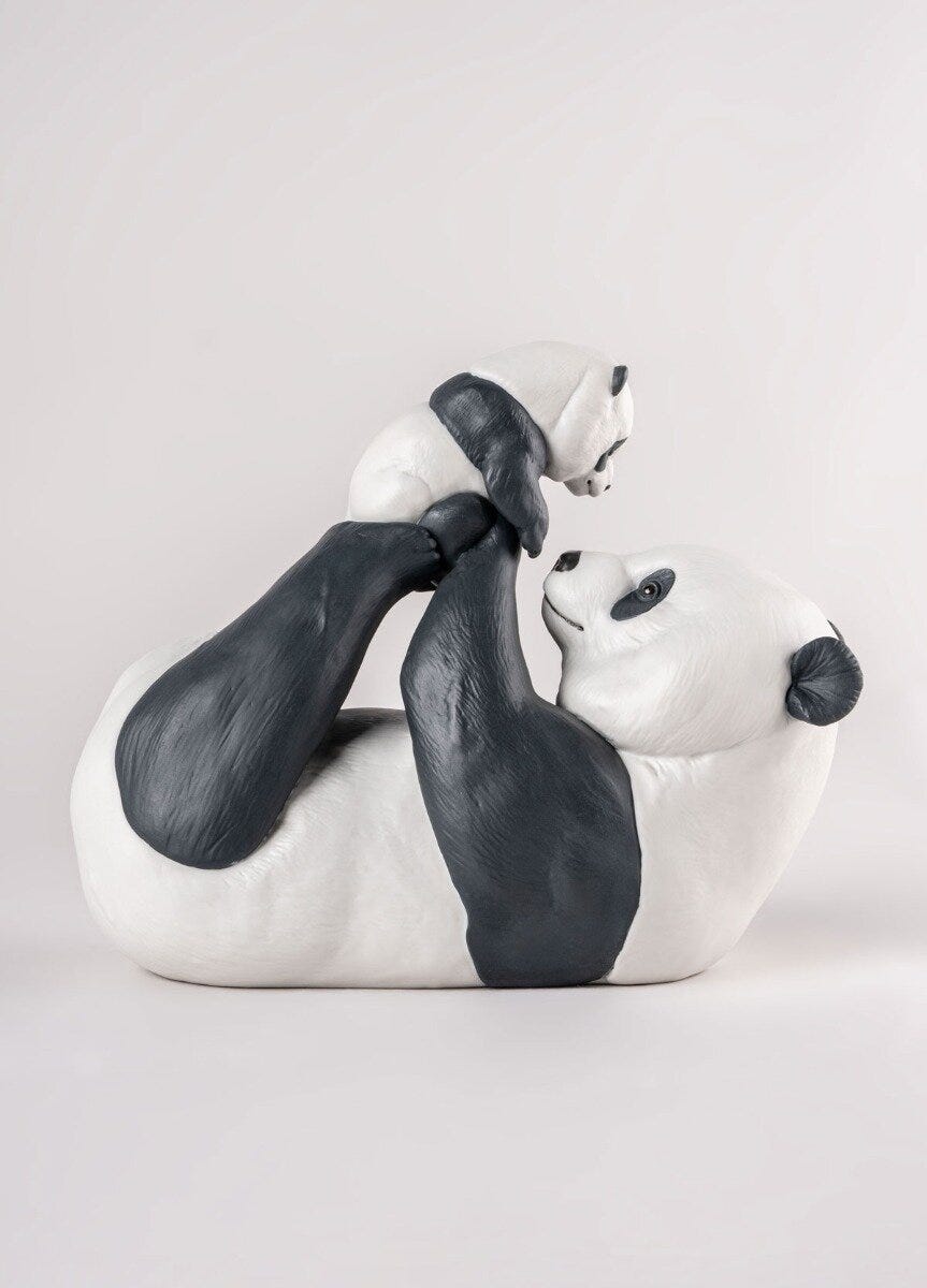 01009685 | Escultura Mamá panda