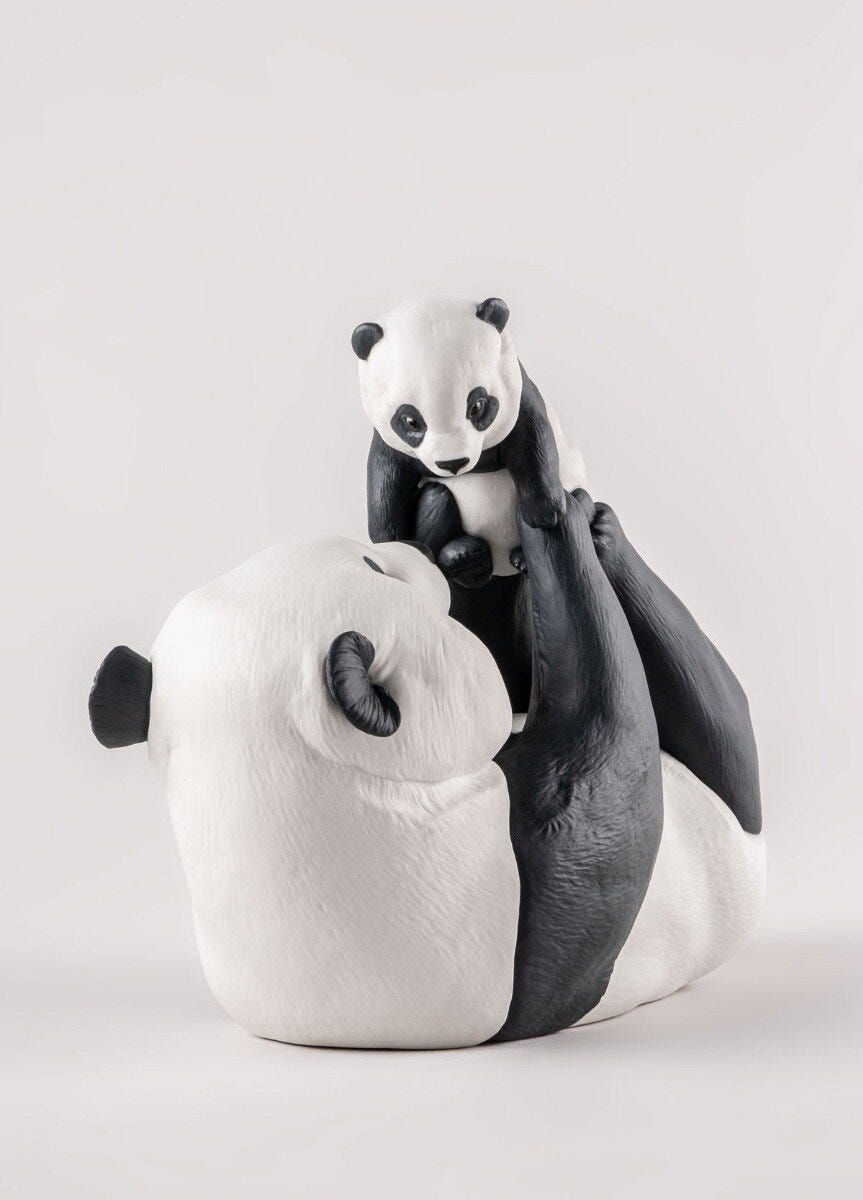 01009685 | Escultura Mamá panda