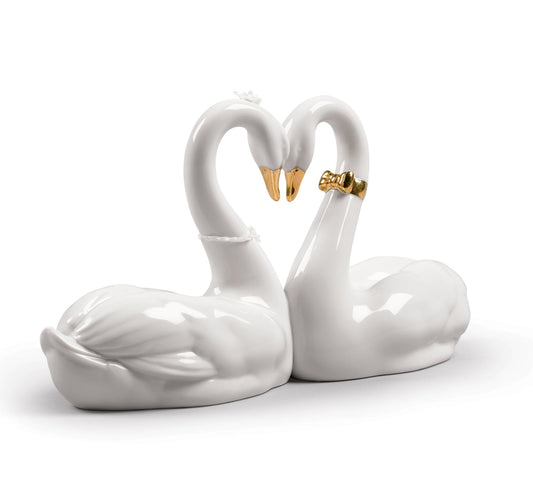 01009304 | Figura cisnes Corazón blanco. Lustre dorado