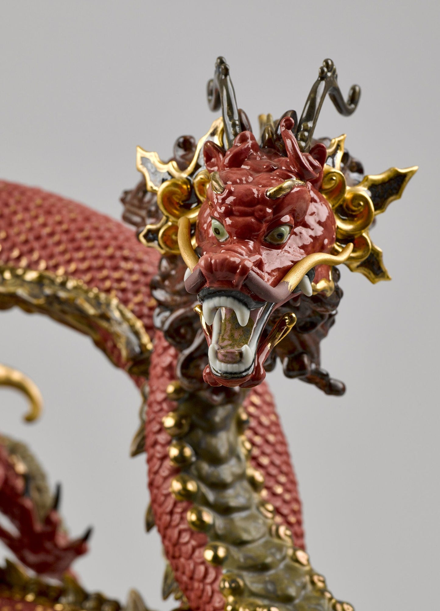01008625 | Escultura Dragón auspicioso. Rojo. Serie limitada