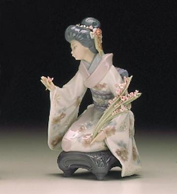 01001450 | JAPONESITA SENTADA