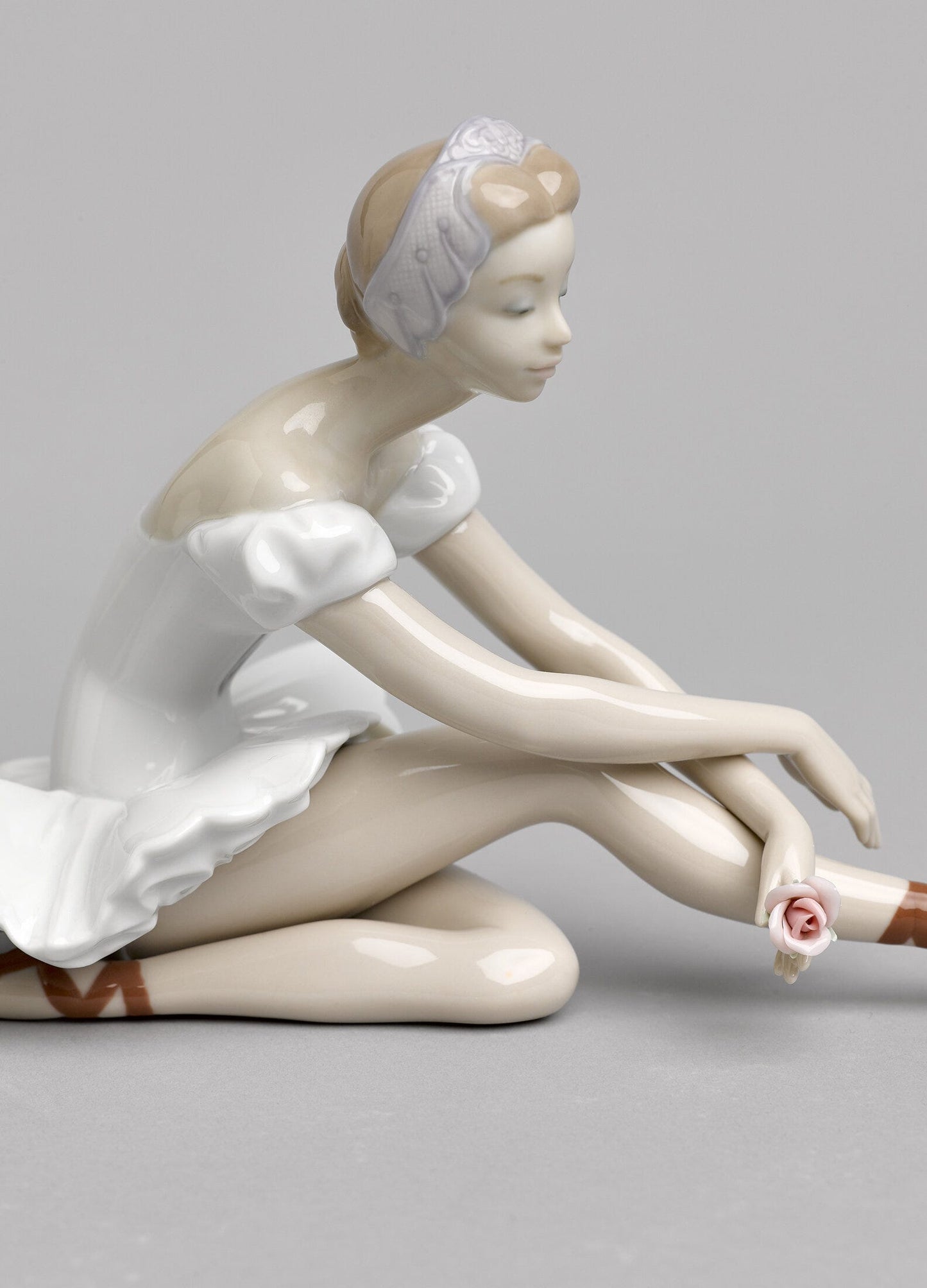 01005919 | Figura mujer Ballet de la rosa