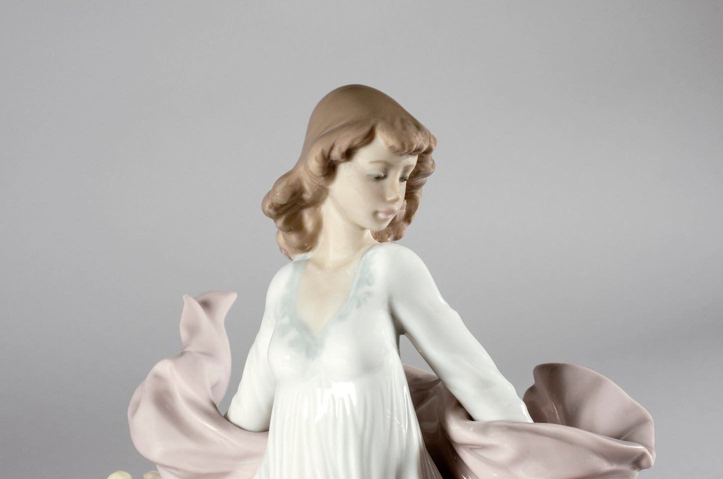 01005898 | Figura mujer Esplendor primaveral