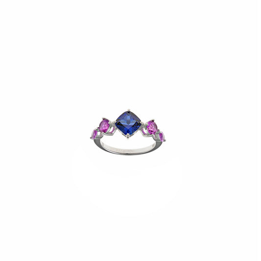 Anillo de plata con zafiro