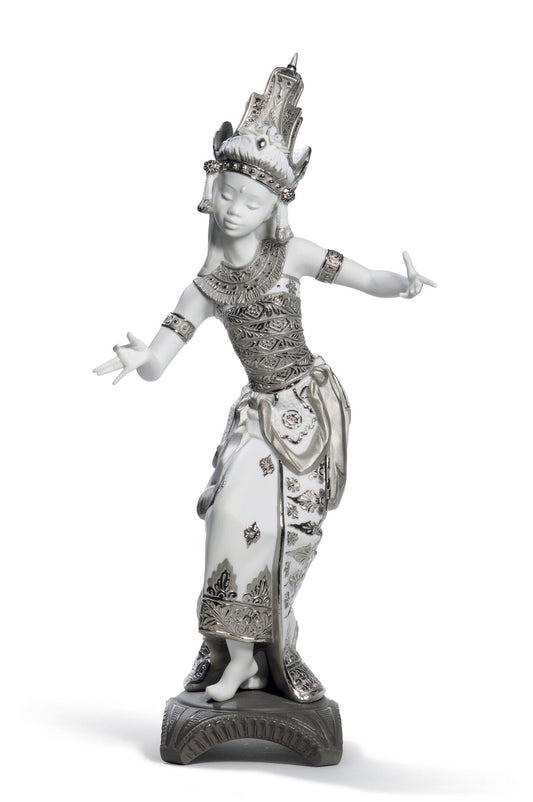 01008643 | Figura mujer Balinesa erguida. Lustre plata