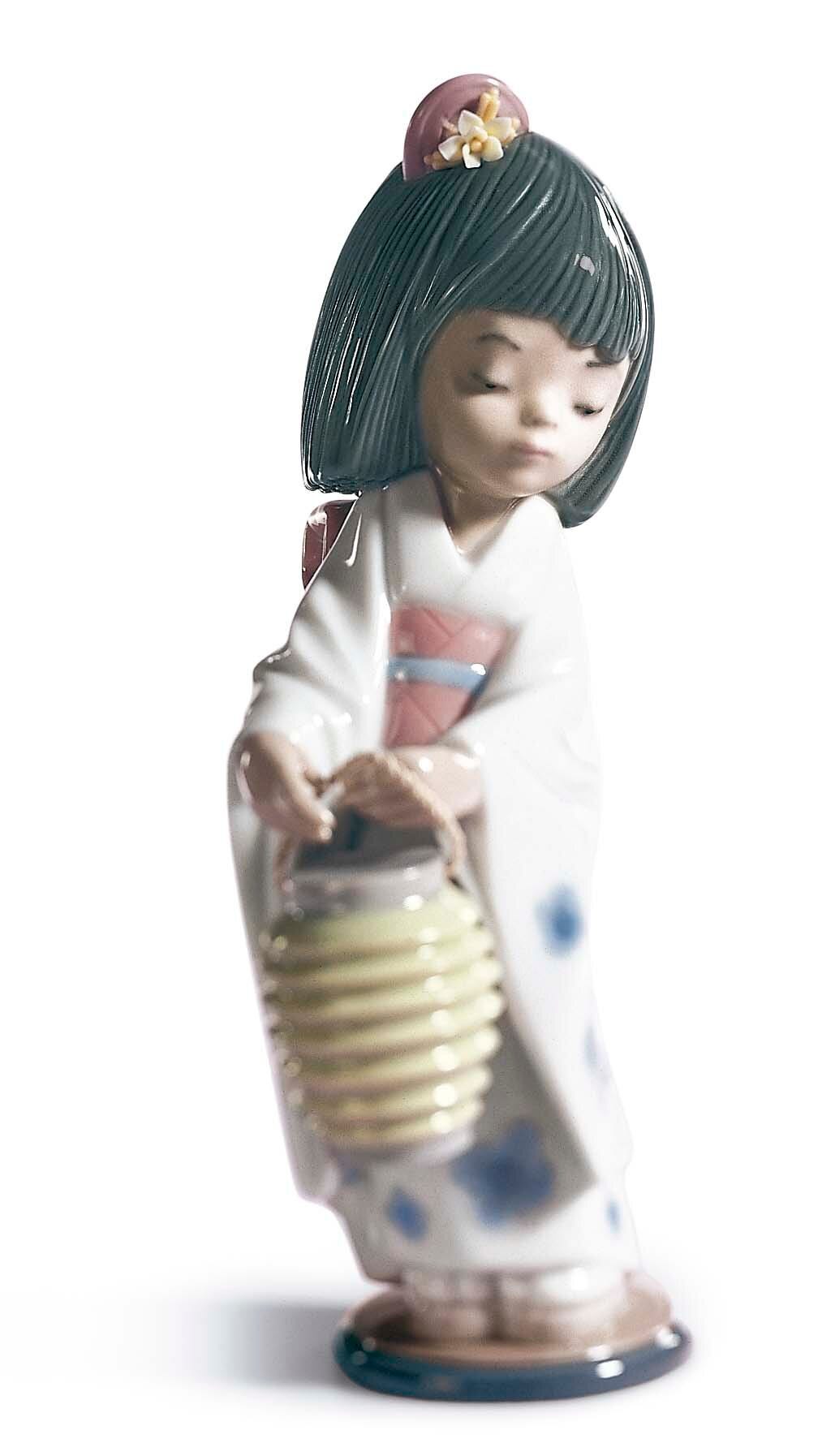 01006231 | Japonesita con farolillo