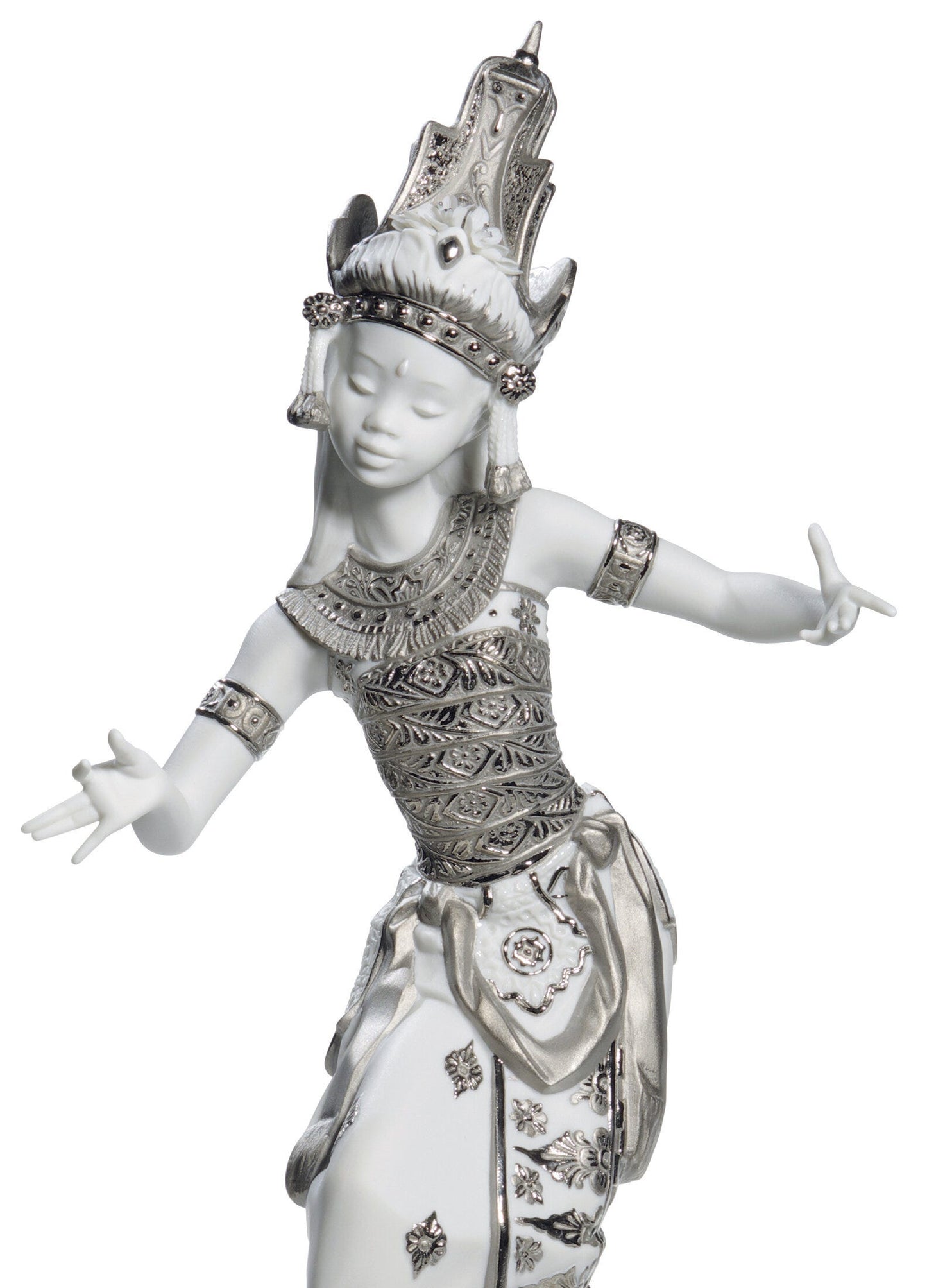 01008643 | Figura mujer Balinesa erguida. Lustre plata
