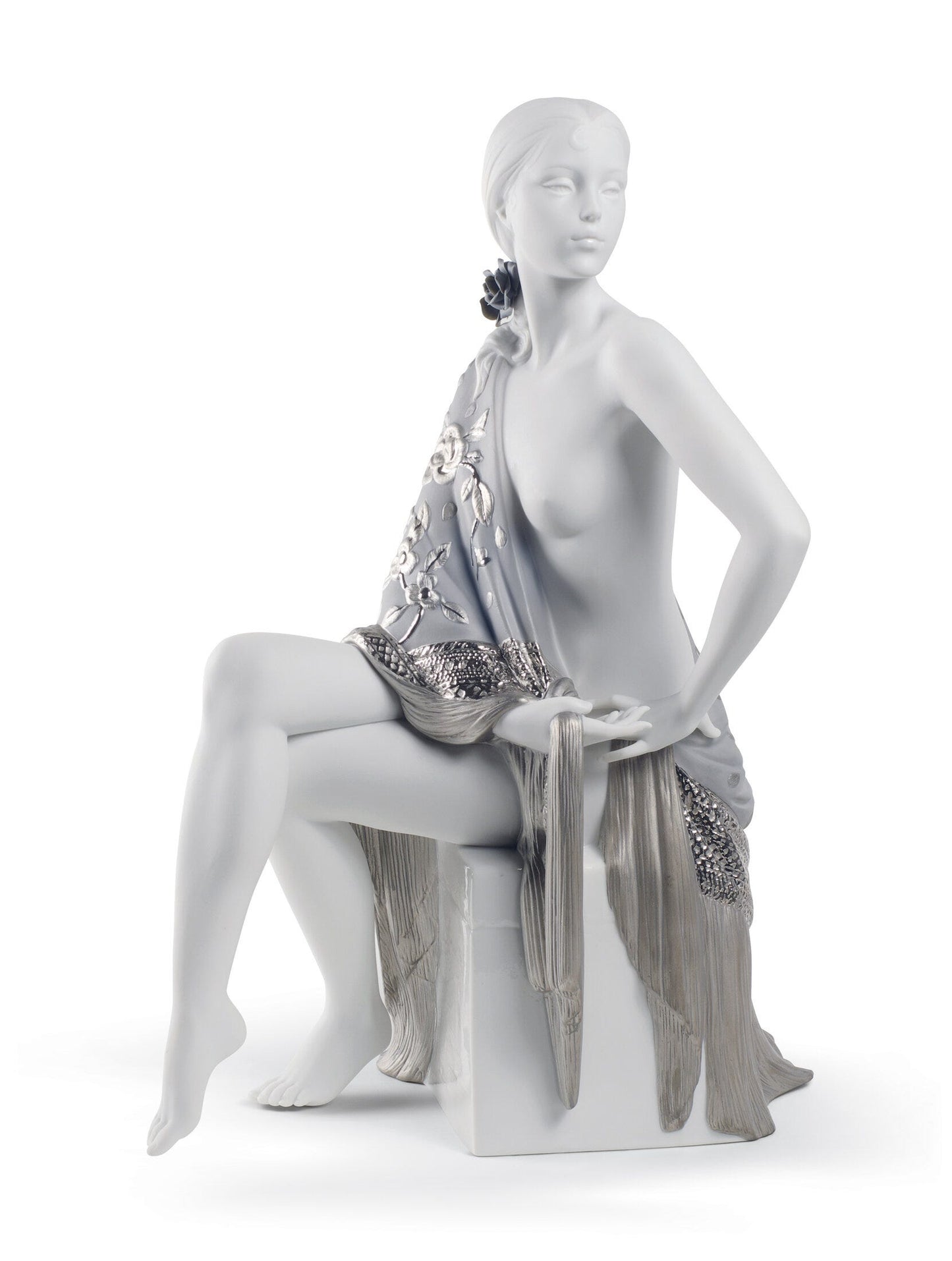 01008673 | Figura mujer Desnudo con mantón. Lustre plata
