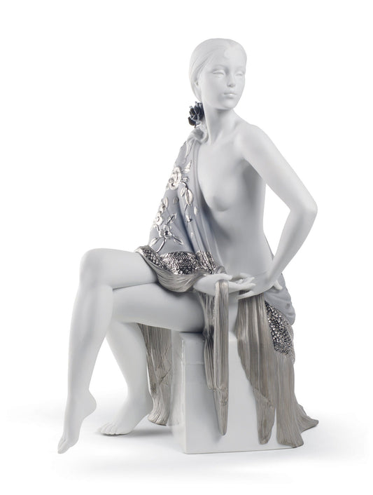 01008673 | Figura mujer Desnudo con mantón. Lustre plata