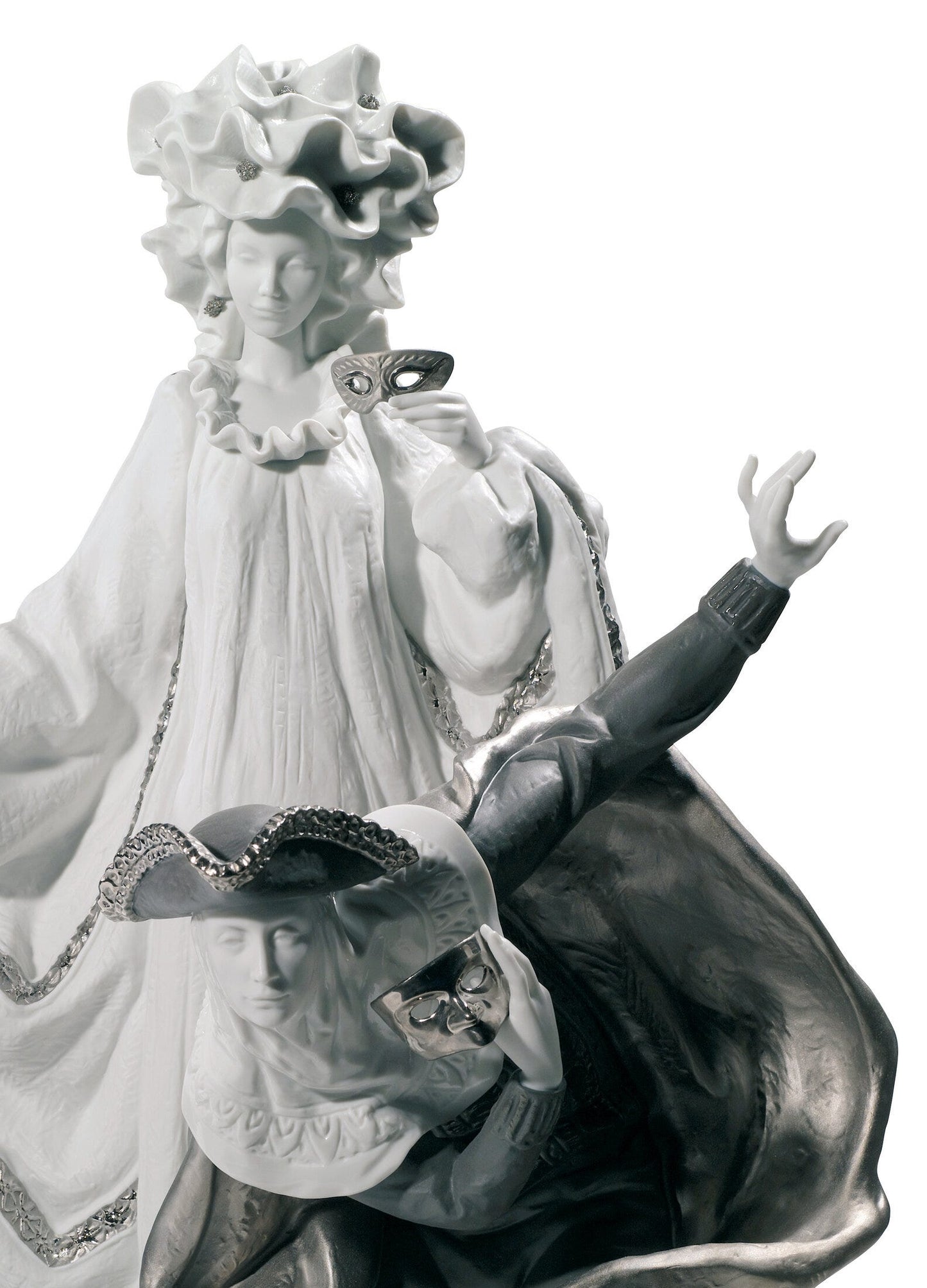 01007194 | Escultura joven pareja Carnaval veneciano. Lustre plata. Serie limitada