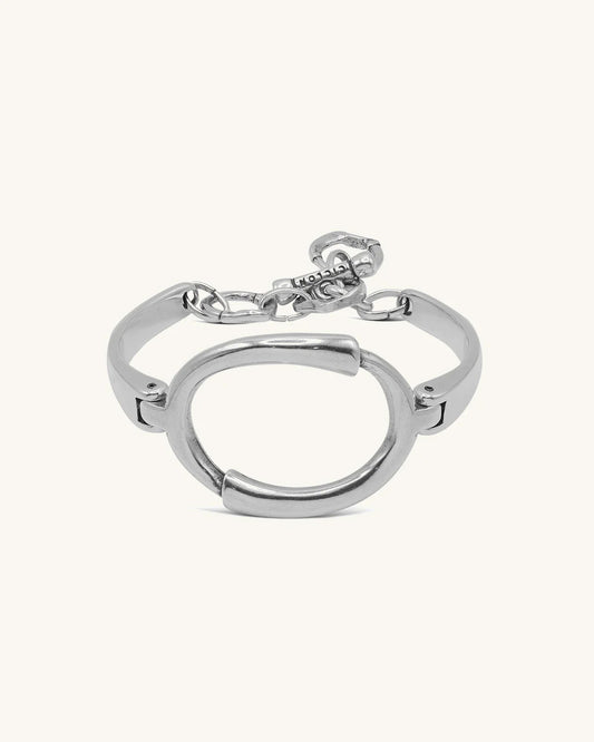 Brazalete Ciclon de carácter moderno