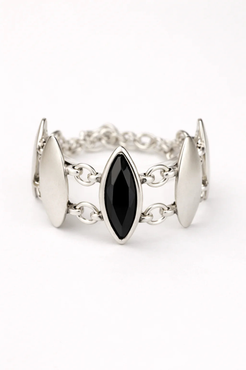 Brazalete Ciclon con presencia elegante