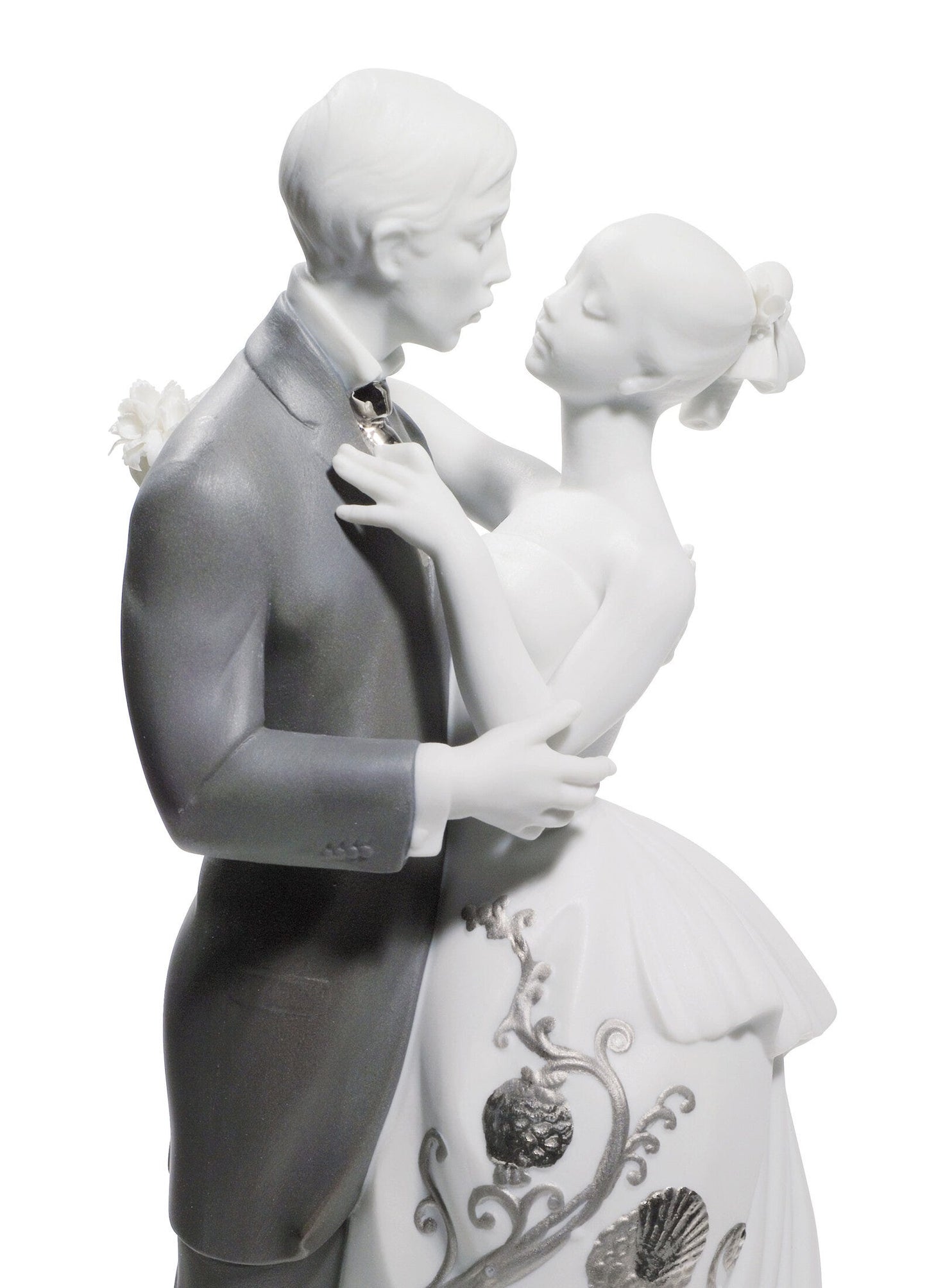 01007193 | Figura pareja El vals de los novios. Lustre plata
