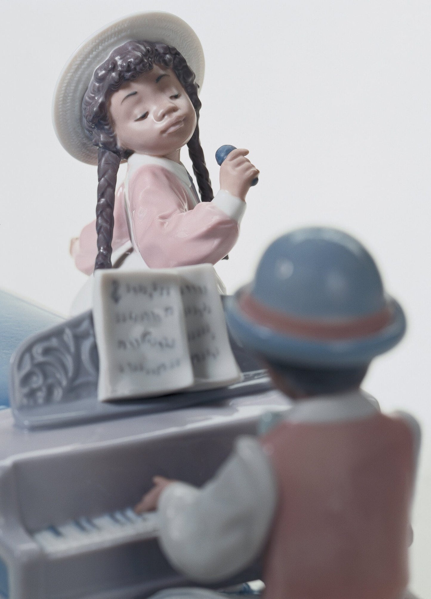 01005930 | Figura niños Pianista y cantante de jazz