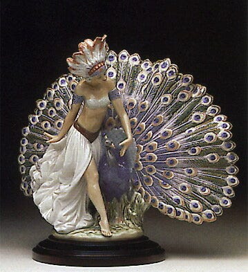 01005851 | DAMA DEL PAVO REAL (P)