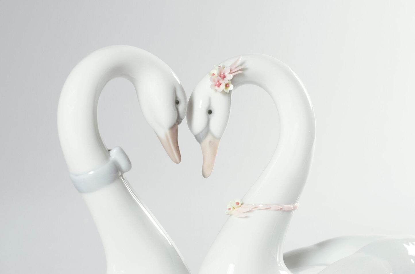 01006585 | Figura cisnes Corazón blanco