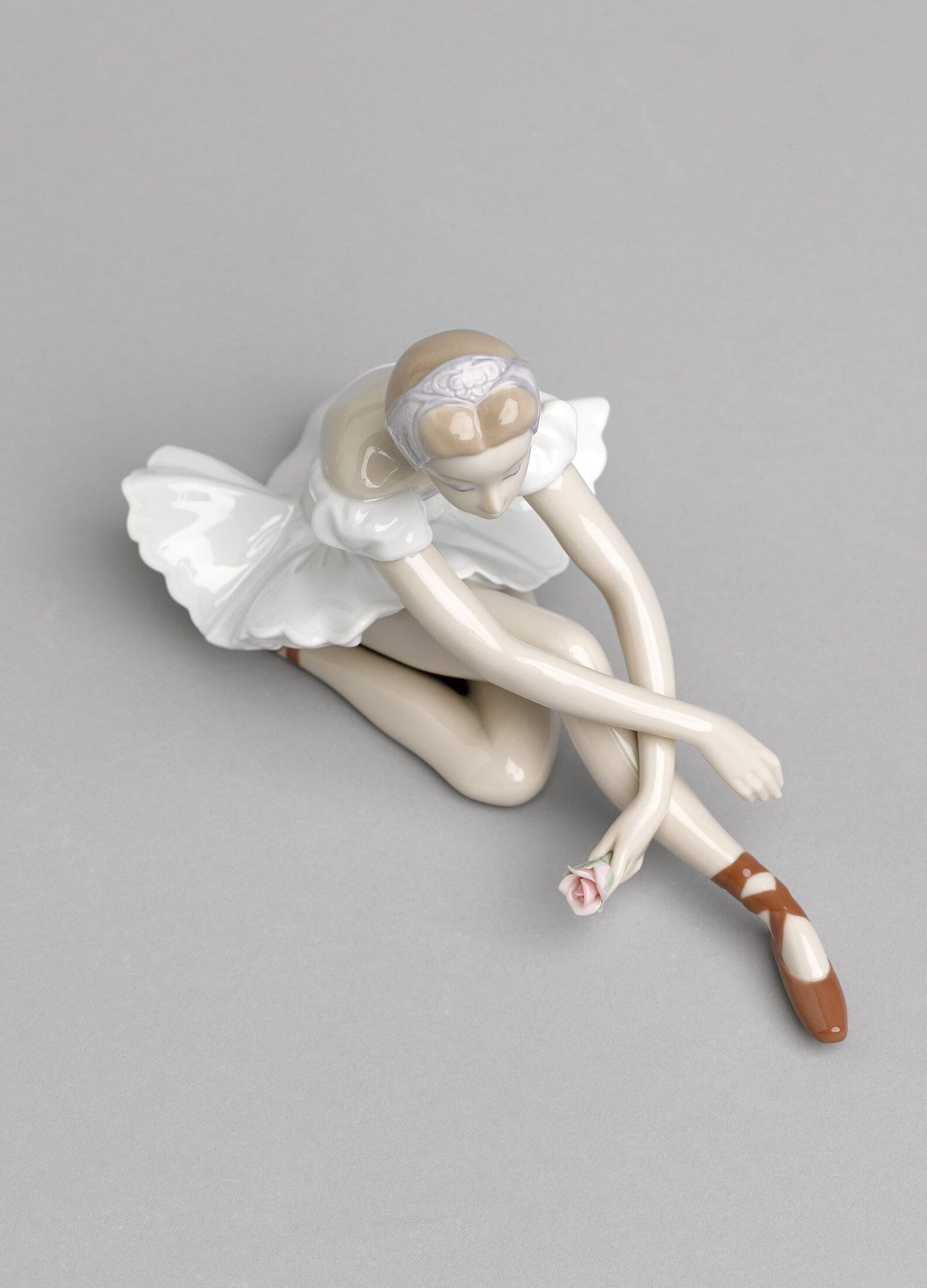 01005919 | Figura mujer Ballet de la rosa
