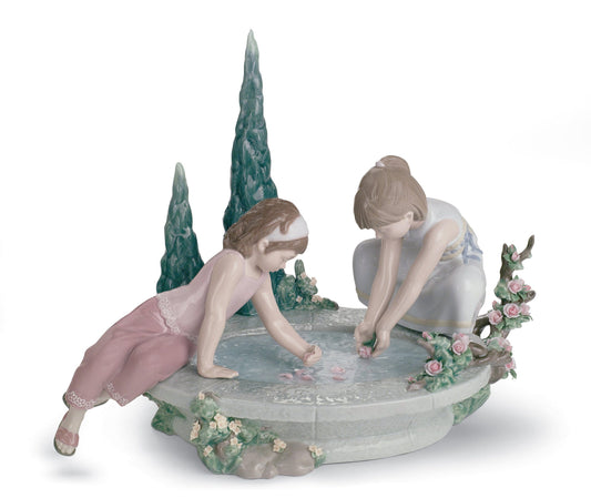01008355 | Figura niños Manantial de los pétalos