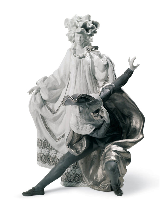 01007194 | Escultura joven pareja Carnaval veneciano. Lustre plata. Serie limitada