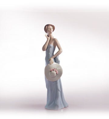01005599 | DAMA ESQUIVA