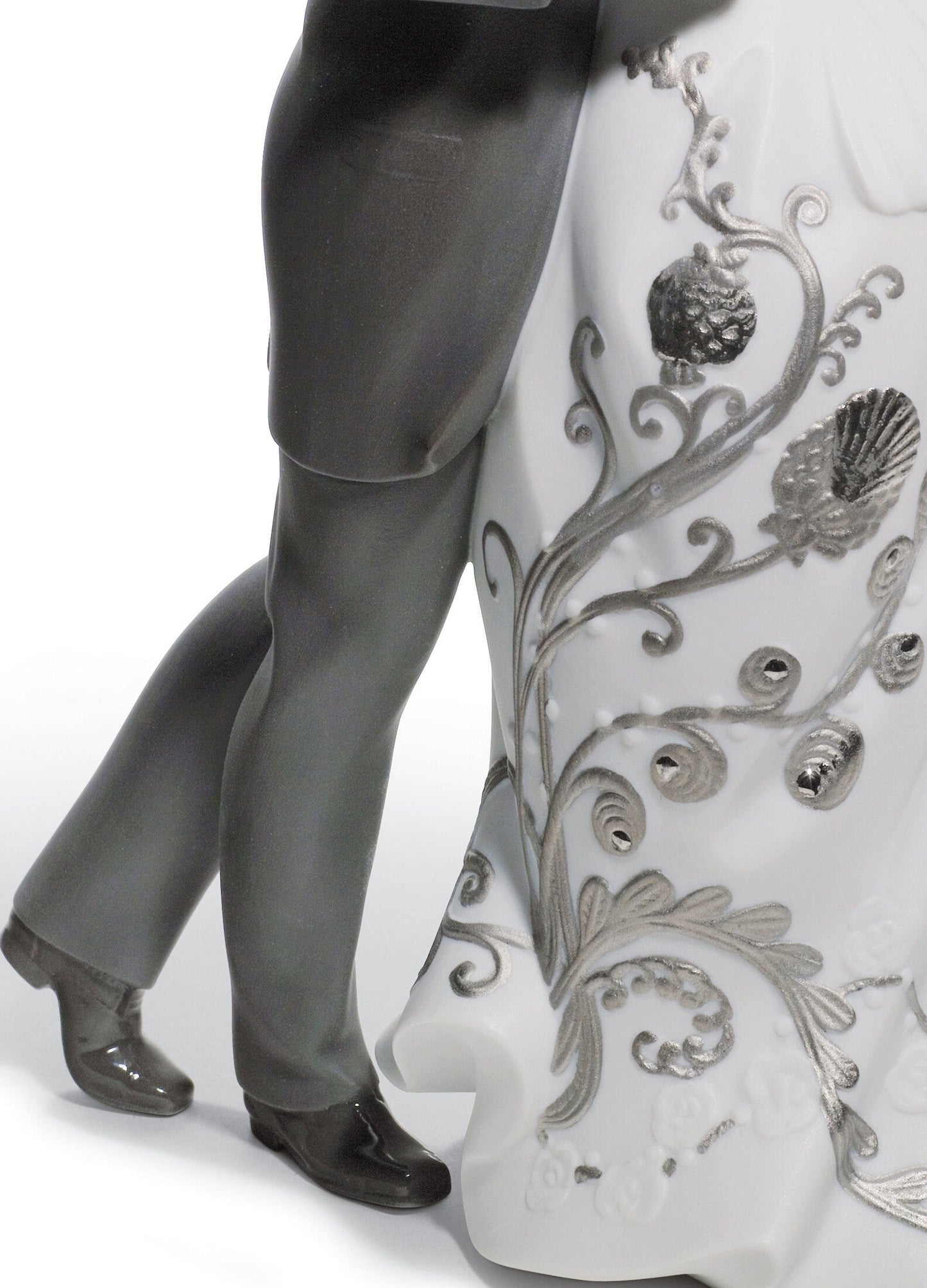 01007193 | Figura pareja El vals de los novios. Lustre plata