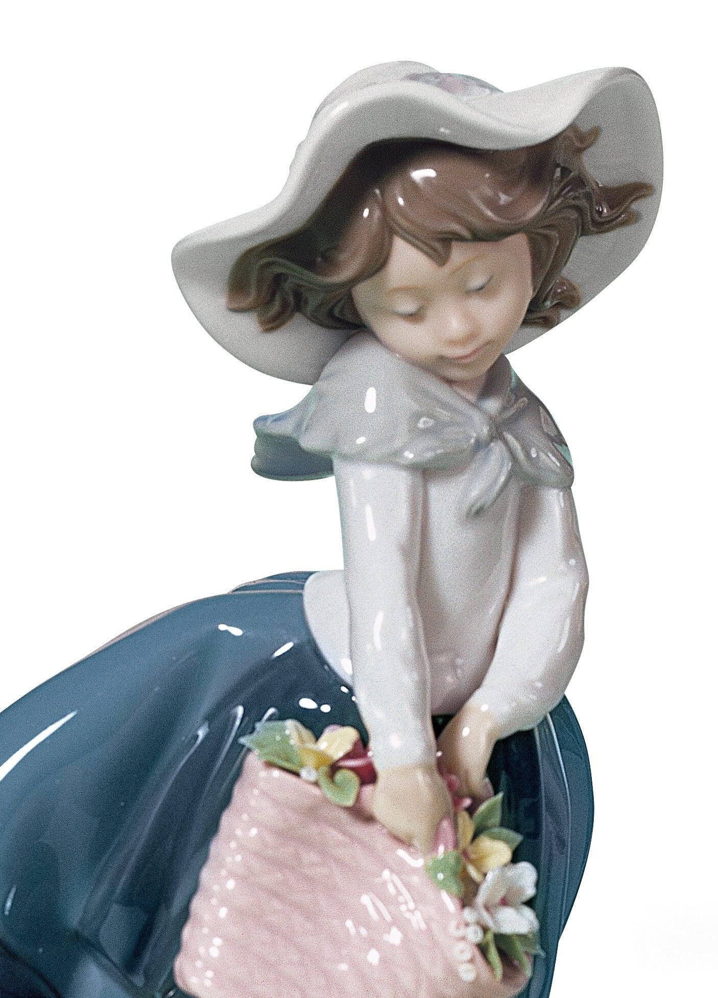 01005222 | Figura niña Linda con capazo