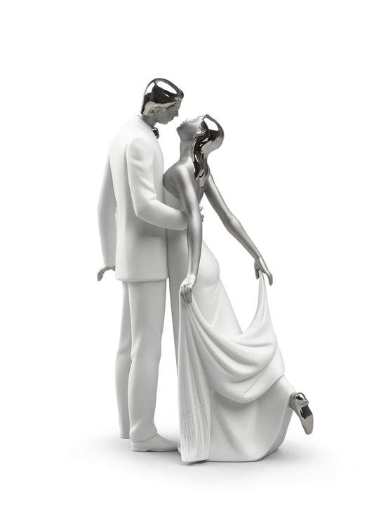 01007045 | Figura joven pareja Feliz aniversario. Lustre plata
