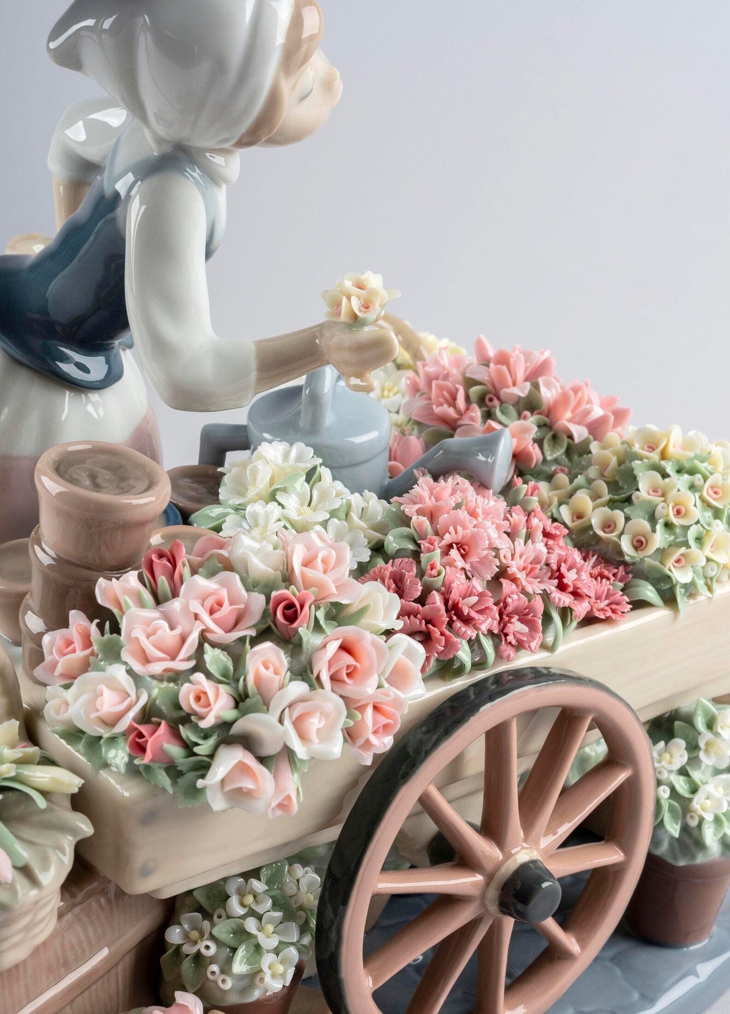 01001454 | Escultura mujer El puesto de flores
