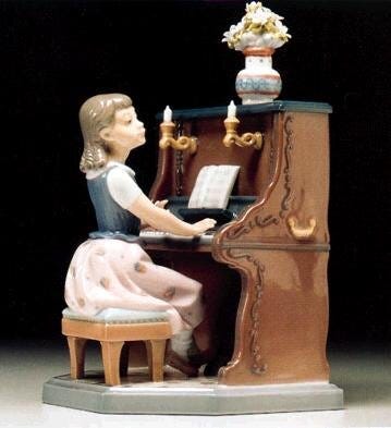 01005462 | NIÑITA TOCANDO EL PIANO