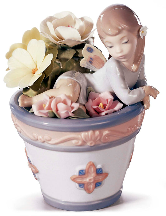 01001846 | Nacida entre flores