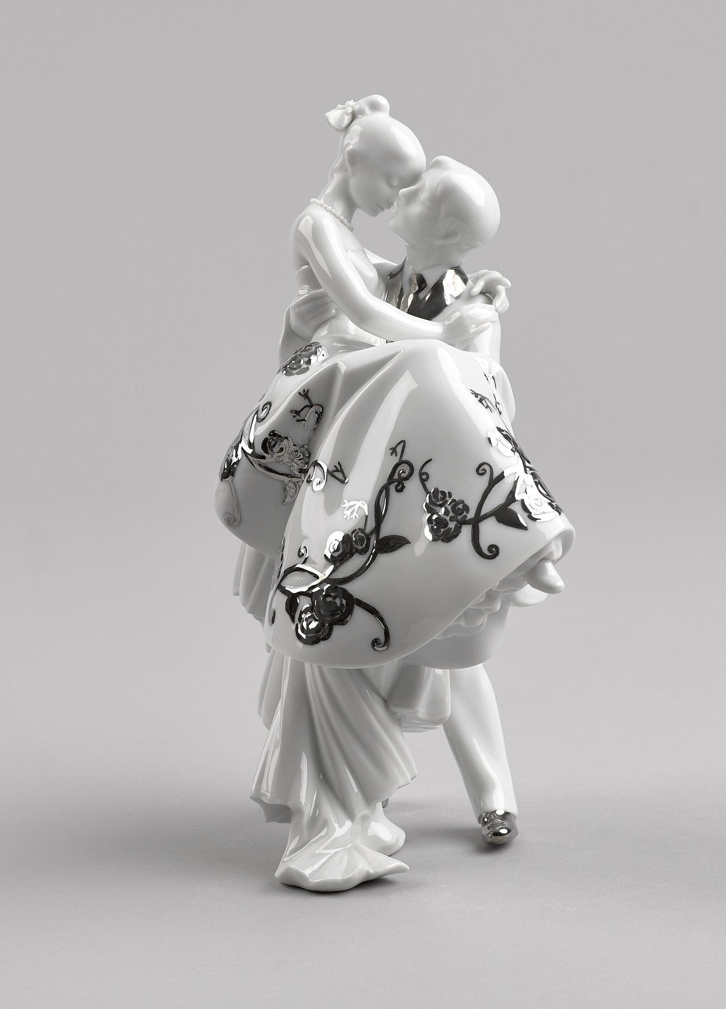 01007055 | Figura joven pareja El día mas feliz. Lustre plata