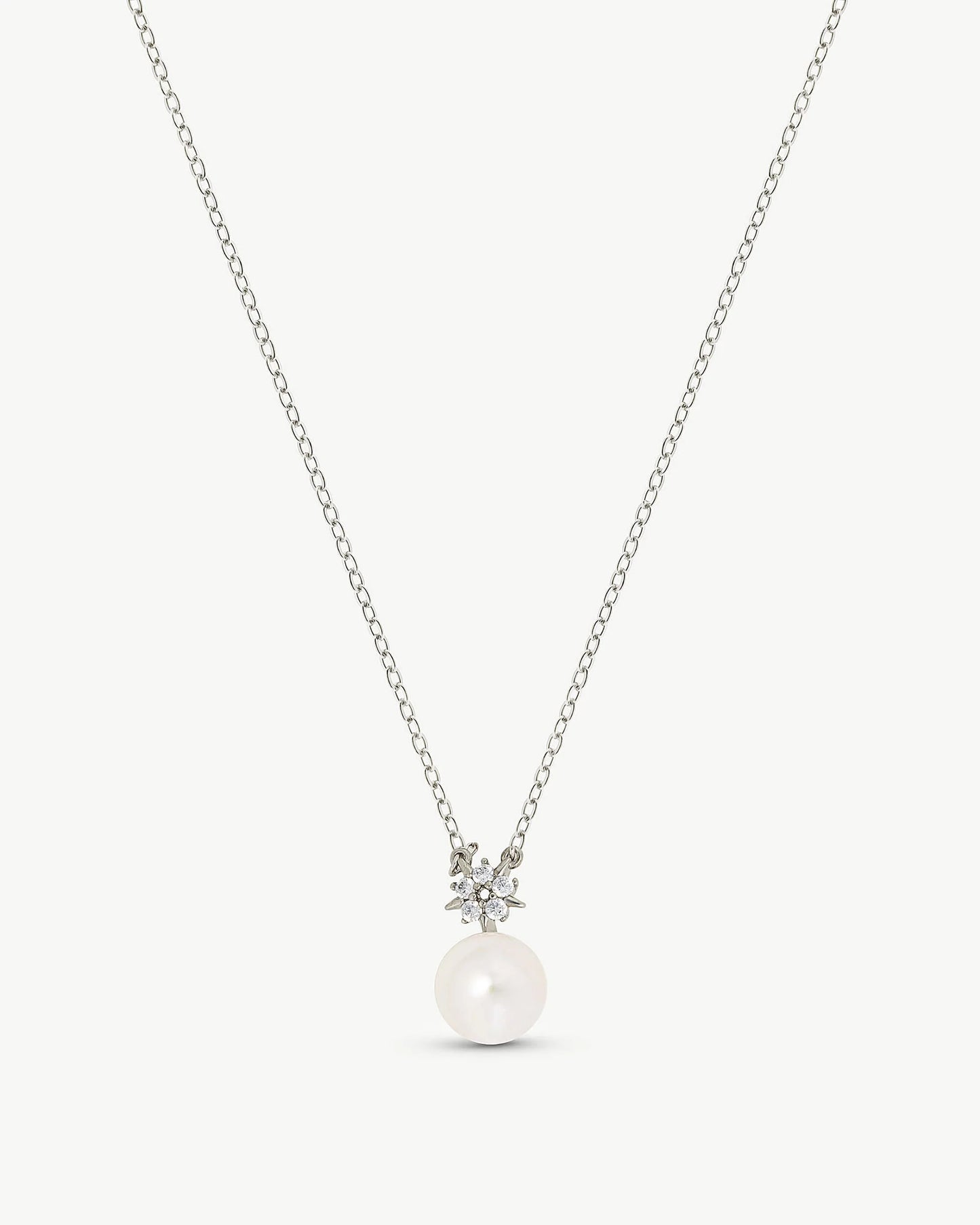 Collar de perla elegante en plata