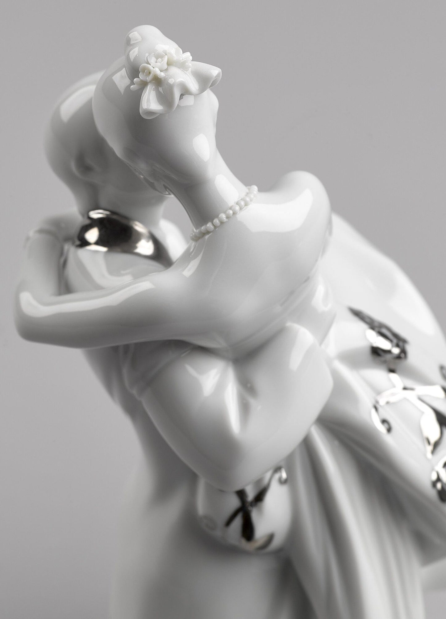 01007055 | Figura joven pareja El día mas feliz. Lustre plata