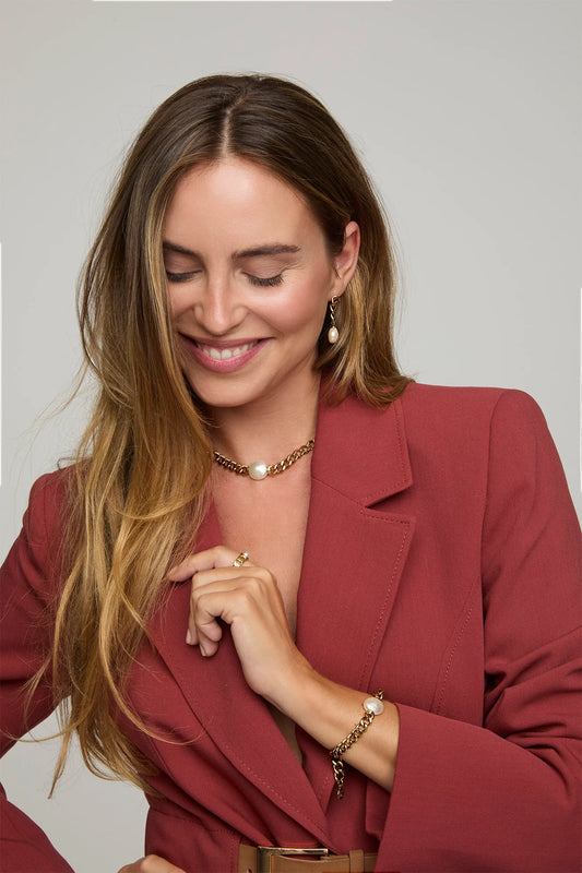 Pulsera de Cadena Dorada con Perla Oval Puffy Pearls en acero
