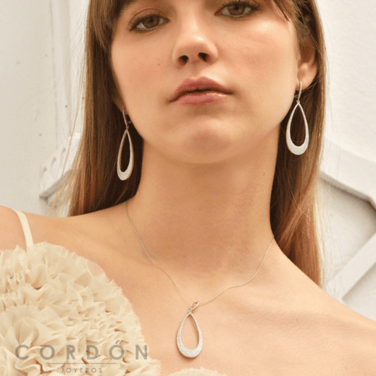 Collar elegante